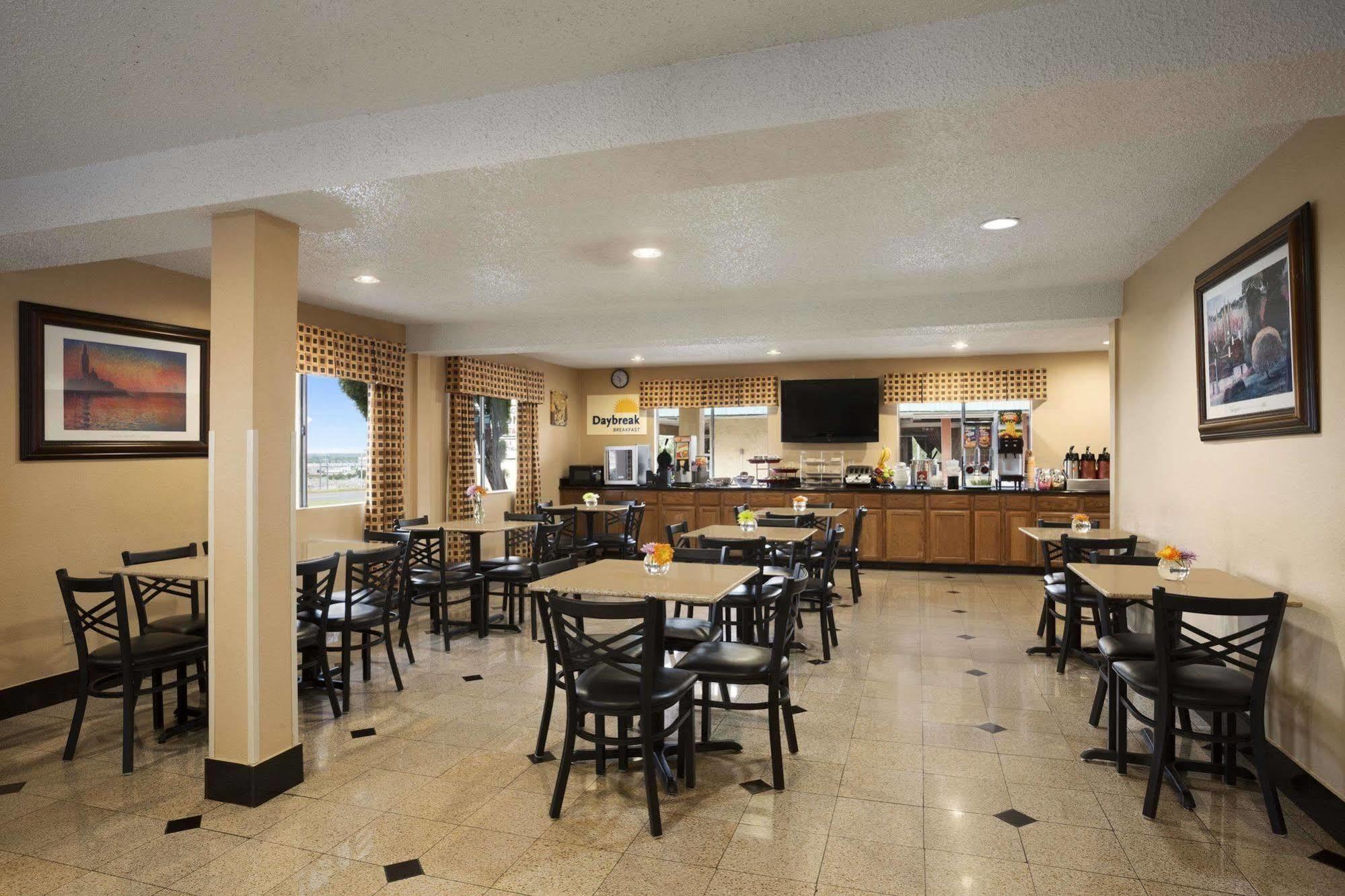 Days Inn By Wyndham Dallas Ървинг Екстериор снимка